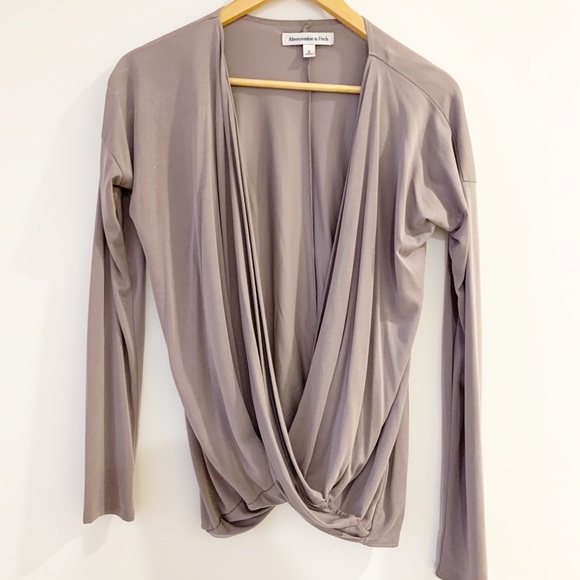 Abercrombie long sleeved shirt - Picture 2 of 4